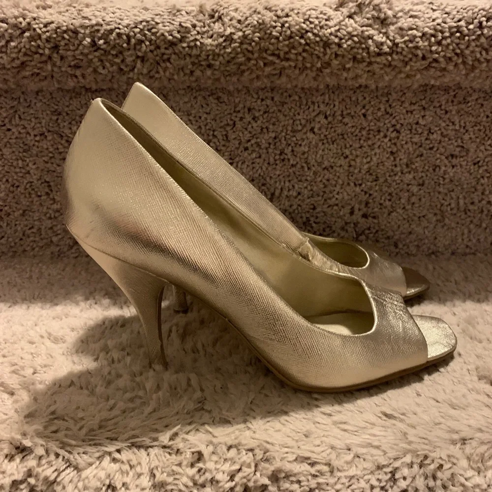 Nine West - Gold Shimmer Open Toed Heels - Picture 2 of 9